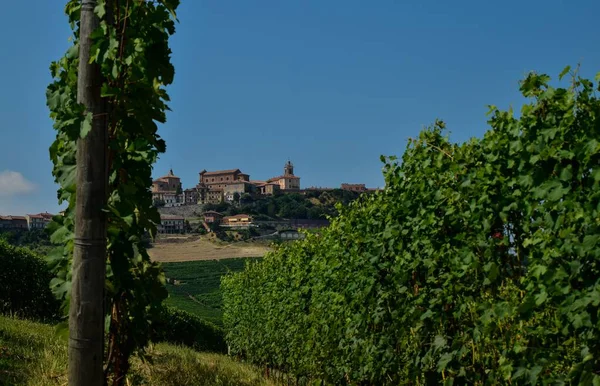 Morra Piemonte Italien Juli 2018 Idyllisk Utsikt Över Byn Från — Stockfoto