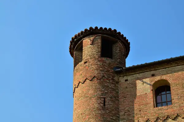 Grinzane Cavour Piamonte Italia Julio 2018 Majestuoso Castillo Ladrillos Rojos — Foto de Stock