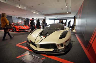 Maranello, İtalya, Aralık 2018. Ferrari Müzede Sergi Salonu en son ve modern modelleri için adanmış..