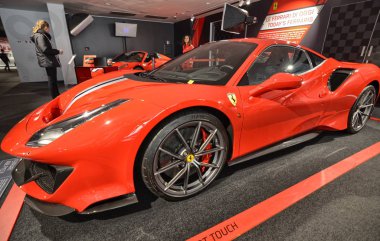 Maranello, İtalya, Aralık 2018. Ferrari Müzede Sergi Salonu en son ve modern modelleri için adanmış..