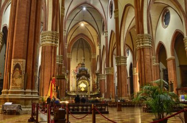 Bologna Emilia Romagna, İtalya. Aralık 2018. San Petronio Bazilikası iç. Olmasına rağmen en büyük Avrupa'nın Kilisesi, yarım kalmış biri. 44 metre yüksek tonoz vardır.