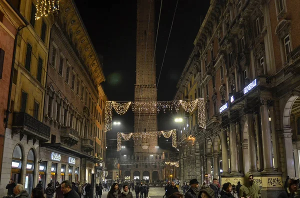 Bologna Emilia Romagna Itálie Prosince 2018 Noční Pohled Přes Rizzoli — Stock fotografie