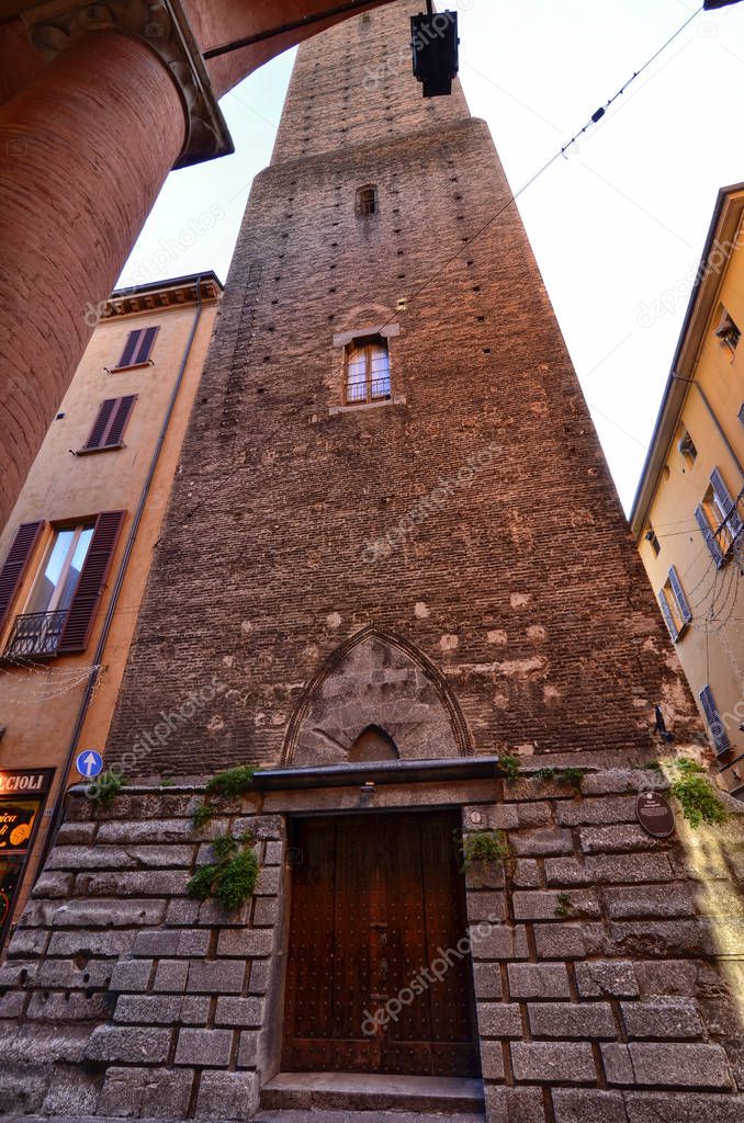 Bolonia, Emilia Romaña, Italia. Diciembre de 2018. La Torre de