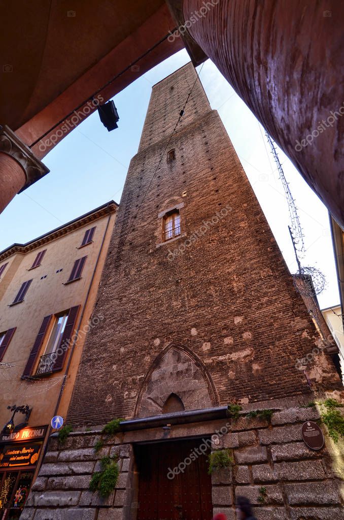 Bolonia, Emilia Romaña, Italia. Diciembre de 2018. La Torre de