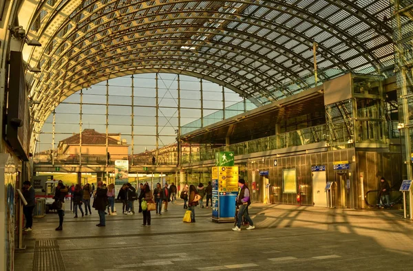 Turin, piemont, italien. Bahnhof Porta Susa — Stockfoto