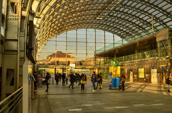 Turín, Piemont, Itálie. Vlakové nádraží Porta Susa — Stock fotografie