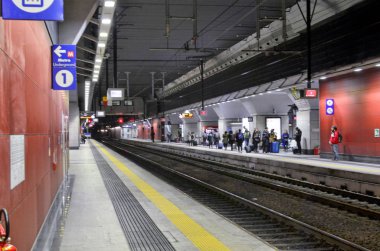 Turin, iç Porta Susa tren istasyonu.
