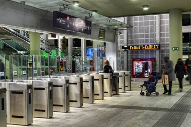 Turin, iç Porta Susa tren istasyonu.