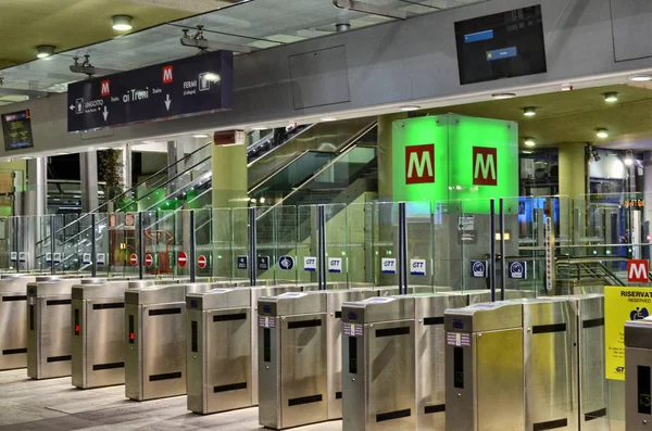 Torinó, belső Porta Susa vasútállomás. — Stock Fotó