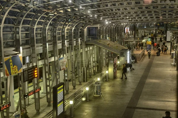 Turin, interiör Porta Susas tågstation. — Stockfoto