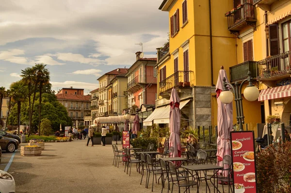 Verbania, Piemonte, Itália. Março de 2019. A frente do lago — Fotografia de Stock