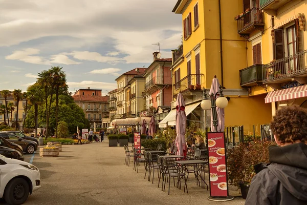 Verbania, Piemonte, Itália. Março de 2019. A frente do lago — Fotografia de Stock