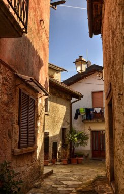 Mergozzo, Piedmont, Italya. Mart 2019, eski şehir