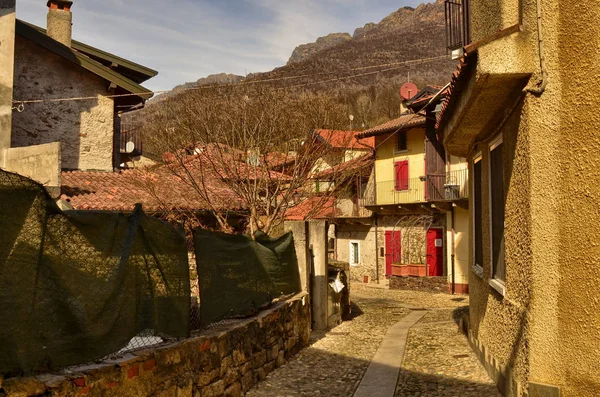 Mergozzo, Piedmont, Olaszország. Március 2019, óváros — Stock Fotó