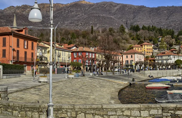 Mergozzo, Piedmont, Olaszország. Március 2019. A tóparti — Stock Fotó