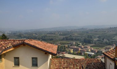 Neive, Piedmont, İtalya. Ekim 2018. Tarihi merkez s