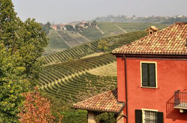 Neive, Piedmont, İtalya. Ekim 2018. Tarihi merkez s