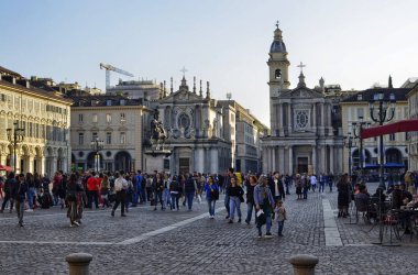 Güne göre Piazza San Carlo