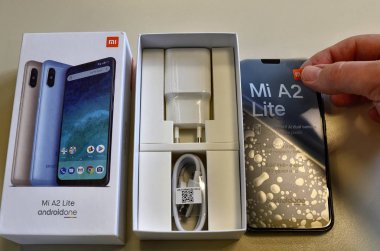 Bir xiaomi A2 lite akıllı telefon