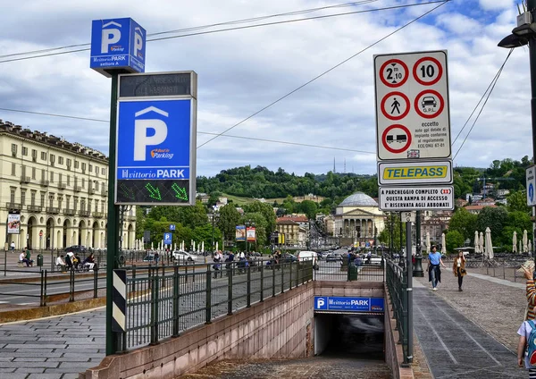 Turim, Piemonte, Itália. Maio de 2019. Piazza vittorio, um dos ma — Fotografia de Stock