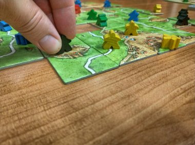 Strateji tahtası oyunu, Carcas ortaçağ kasabasındaesinlenerek ayarlayın