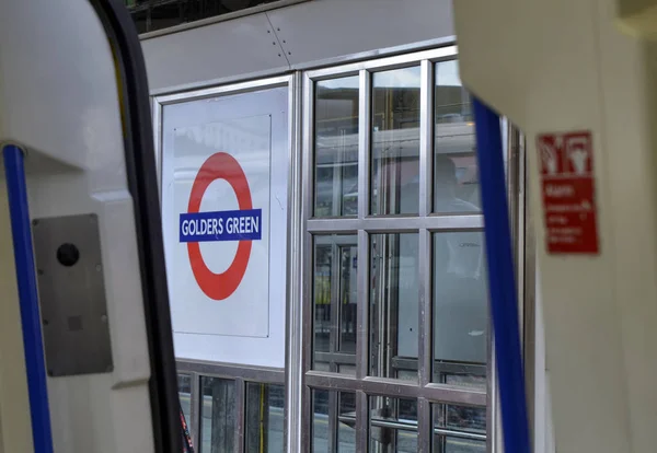 Metro stop in London, United Kingdom, June 14 2018. — Stock Photo, Image