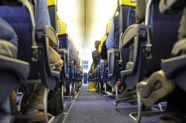  Londra Stansted havaalanına Ryanair uçuş iç görünümü