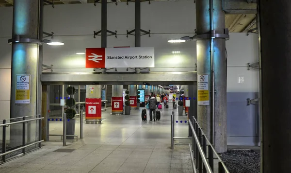 Stansted airport - stansted express london, vereinigtes Königreich. Juni — Stockfoto