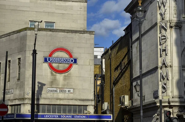 El metro de Leicester Square, Londres — Foto de Stock