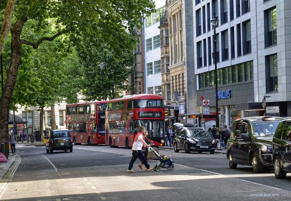 Londyn, Wielka Brytania, 2018 czerwca. Pojawienie się miasta AR — Zdjęcie stockowe