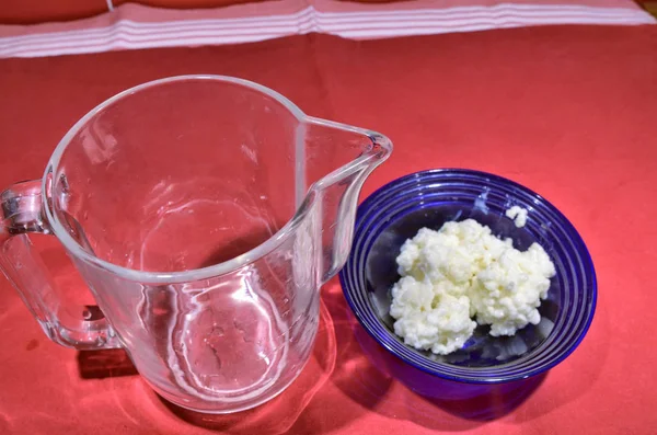 Preparation of milk kefir — Stock Photo, Image