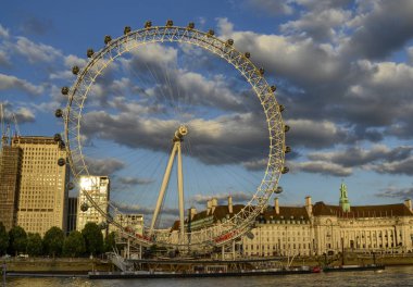 Londra, İngiltere, 14 Haziran 2018. Gün batımında London Eye