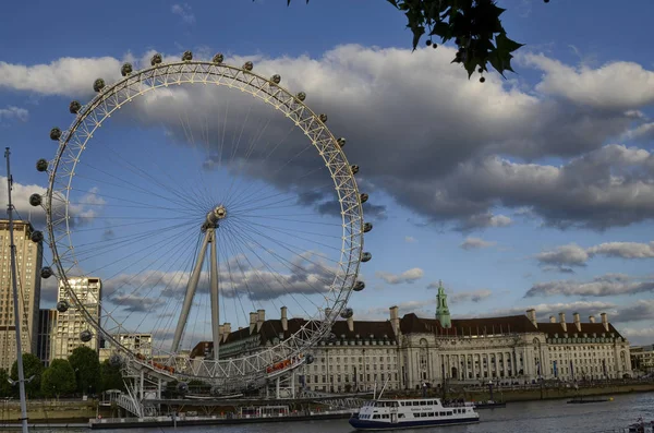 London, United Kingdom, June 14 2018. The London Eye at sunset — Stock Photo, Image