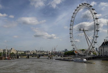 London Eye Westminster Köprüsü'nden fotoğraflandı. 