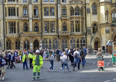 Vesilesiyle Westminster Abbey Manastırı girişi o