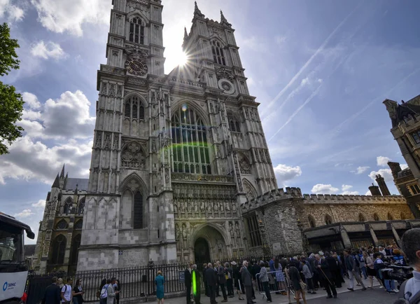 The entrance to the Abbey of Westminster Abbey on the occasion o — Stock Photo, Image