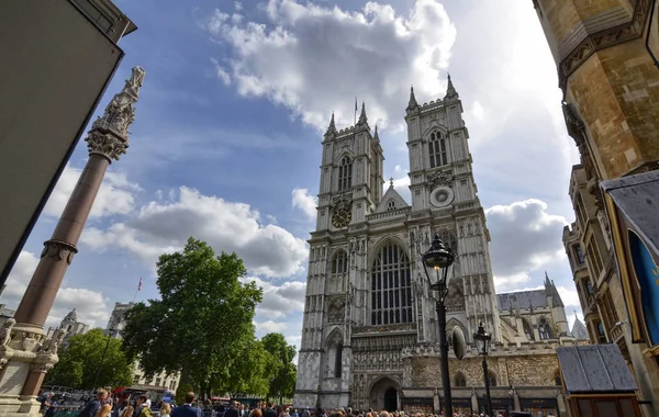 The entrance to the Abbey of Westminster Abbey on the occasion o — Stock Photo, Image