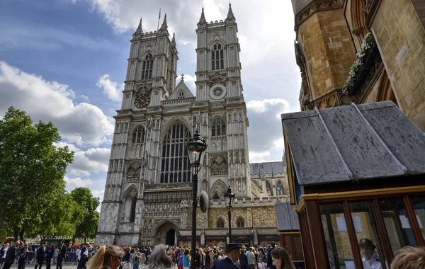 The entrance to the Abbey of Westminster Abbey on the occasion o — Stock Photo, Image