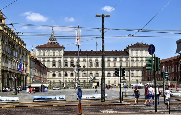 Turin, italien. Blick auf den Königspalast von der via pietro micca — Stockfoto