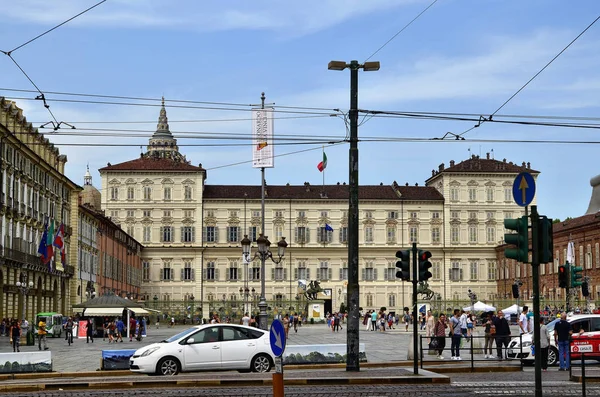 Blick auf den Königspalast von der via pietro micca — Stockfoto