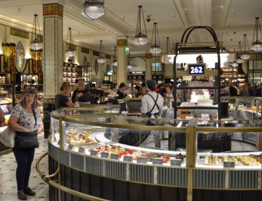 Harrods depolarında