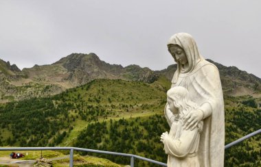  Kızı Maria ile s. Anna heykeli.