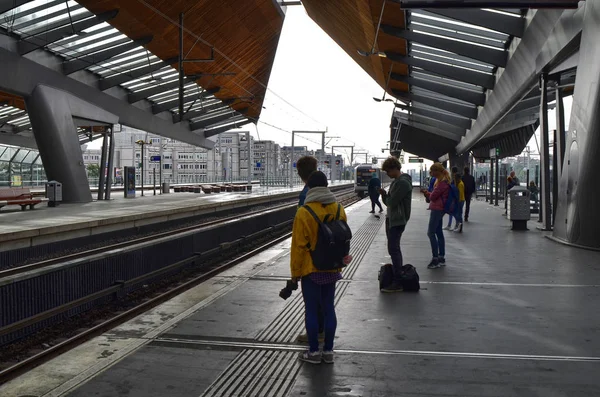 Inne i tunnelbanestationen bijlmer arena — Stockfoto