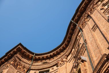 Torino, Piedmont, İtalya. Mayıs 2020. Palazzo Carignano, aynı isimde. Heybetli bir Barok sarayı, dalgalı şekillerle karakterize edilen kırmızı tuğlalı bir cepheye sahiptir..