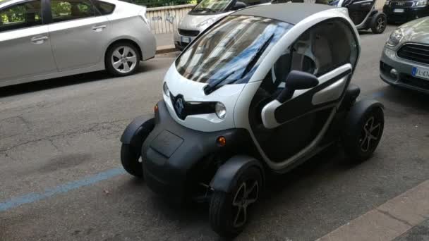 Turin Piemonte Italien Maj 2019 Historiska Centrum Renault Twizy Kompakthet — Stockvideo