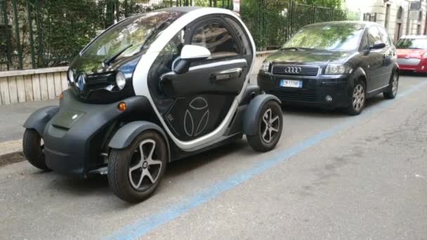 Torino Piemonte Olaszország 2019 Május Történelmi Központban Renault Twizy Kétüléses — Stock videók