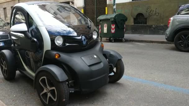 Turin Piemonte Italien Maj 2019 Historiska Centrum Renault Twizy Kompakthet — Stockvideo