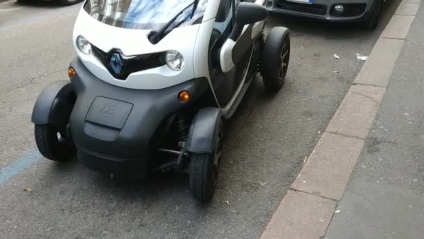 Turín Piemont Itálie Květen 2019 Historickém Centru Renault Twizy Kompaktnost — Stock video