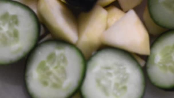 Placă Mâncare Asiatică Fructe Legume Servire Salată — Videoclip de stoc