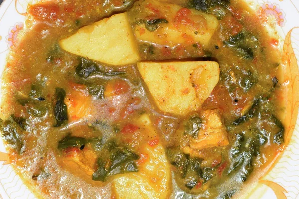 Piatto Cibo Asiatico Spinaci Carne Verdure Servizio Curry — Foto Stock